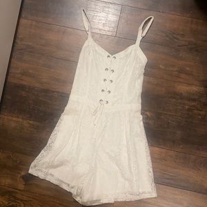 Never worn Hollister romper size small